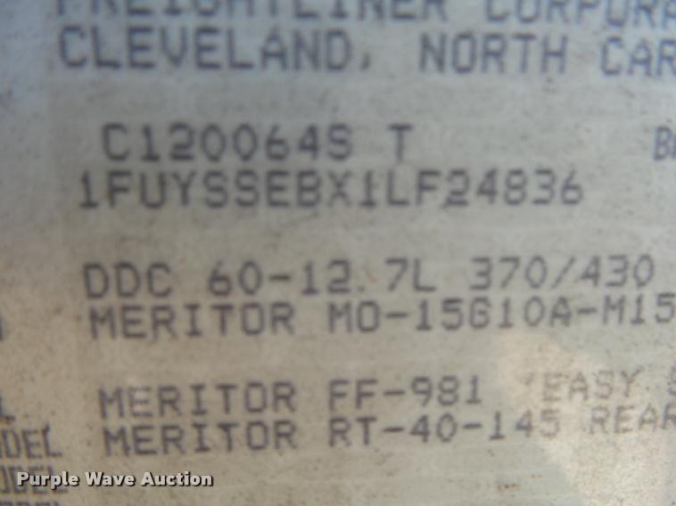 image for item K1074 2001 Freightliner Century Class semi truck