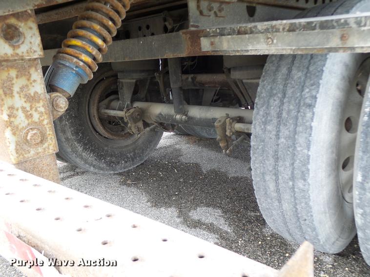 image for item K5624 2005 Bridgeville BTDFLT05 dry van trailer