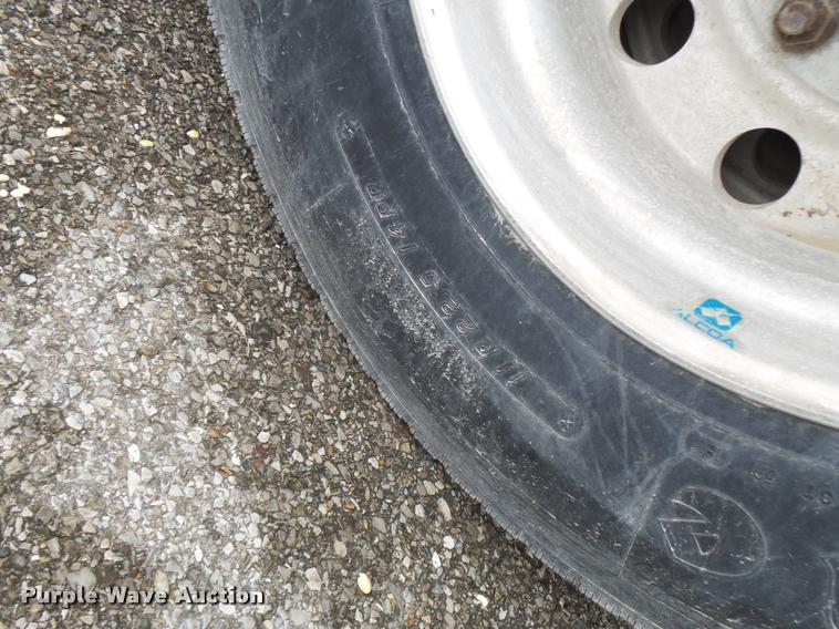 image for item K5624 2005 Bridgeville BTDFLT05 dry van trailer