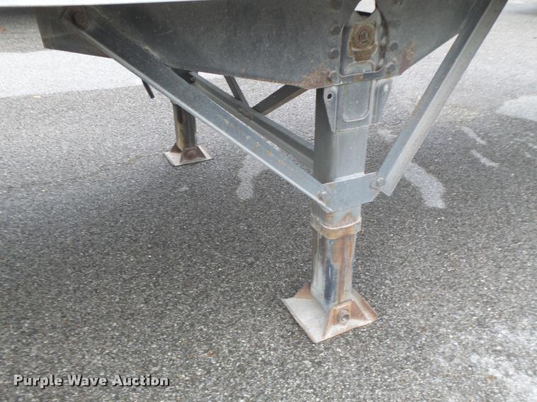 image for item K5624 2005 Bridgeville BTDFLT05 dry van trailer