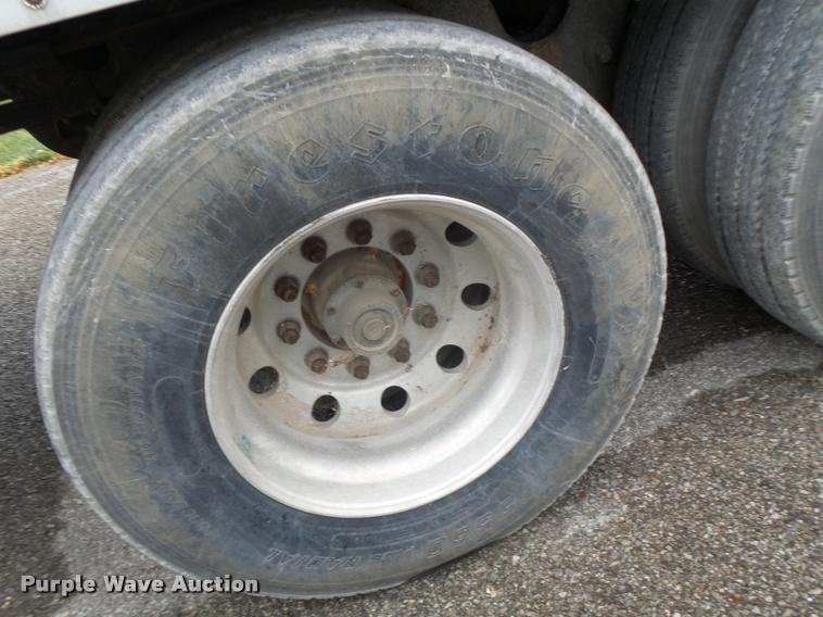 image for item K5624 2005 Bridgeville BTDFLT05 dry van trailer