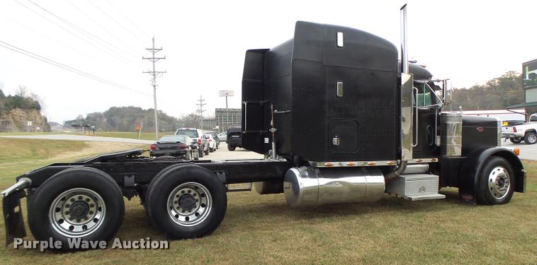 image for item K5630 1999 Peterbilt 379 semi truck