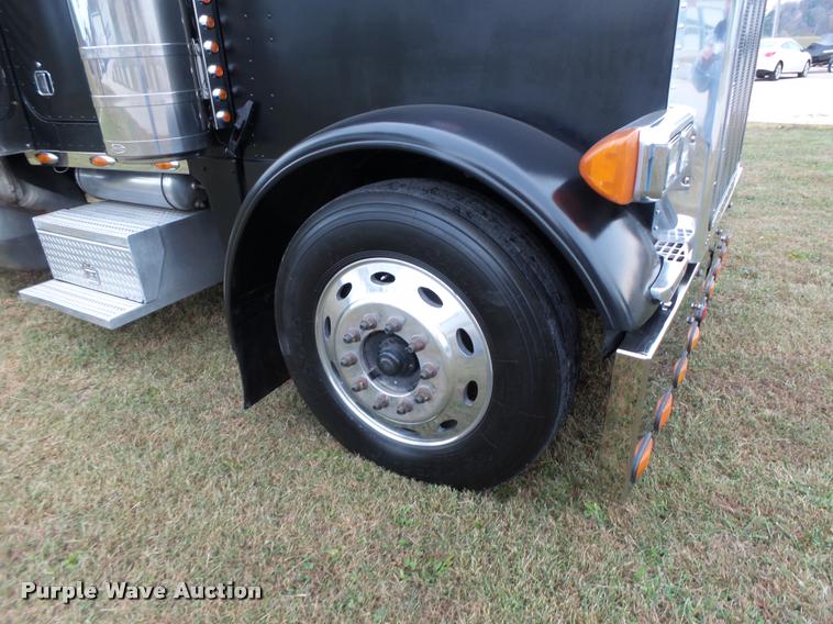 image for item K5630 1999 Peterbilt 379 semi truck