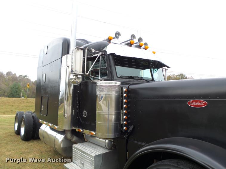 image for item K5630 1999 Peterbilt 379 semi truck