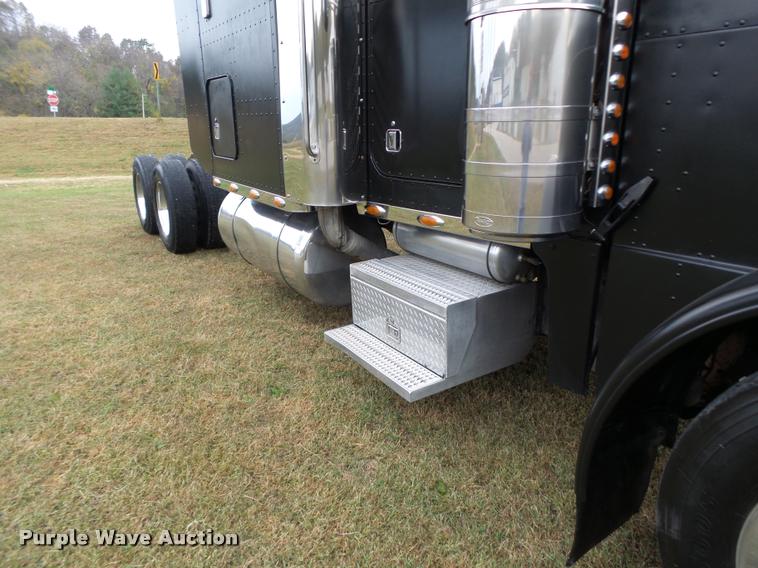 image for item K5630 1999 Peterbilt 379 semi truck