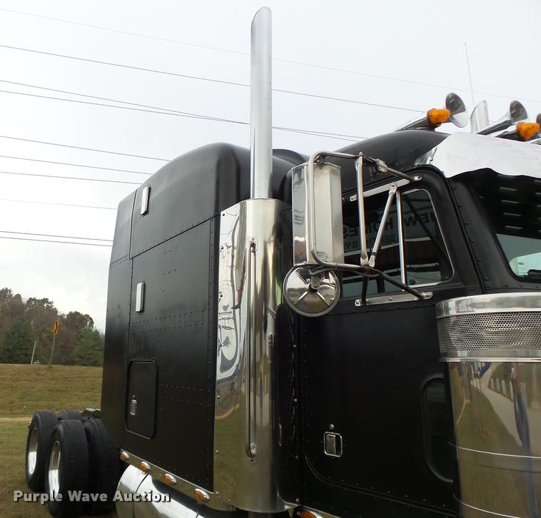 image for item K5630 1999 Peterbilt 379 semi truck