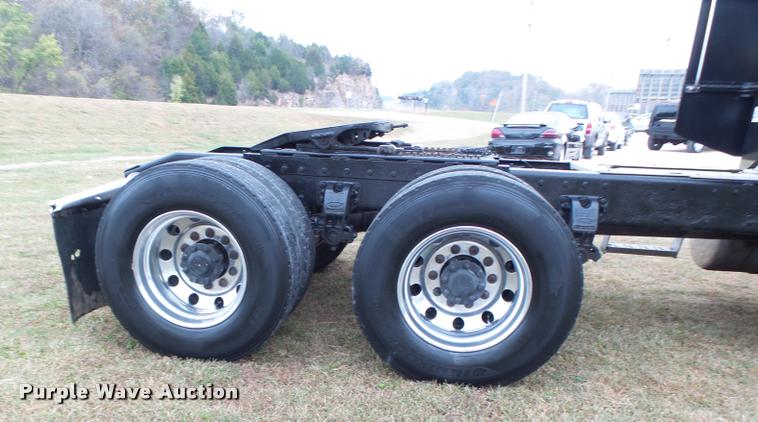 image for item K5630 1999 Peterbilt 379 semi truck