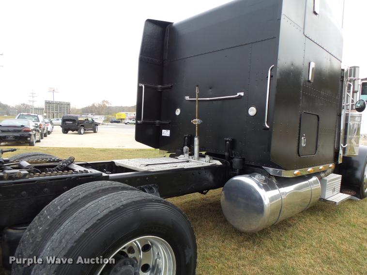 image for item K5630 1999 Peterbilt 379 semi truck