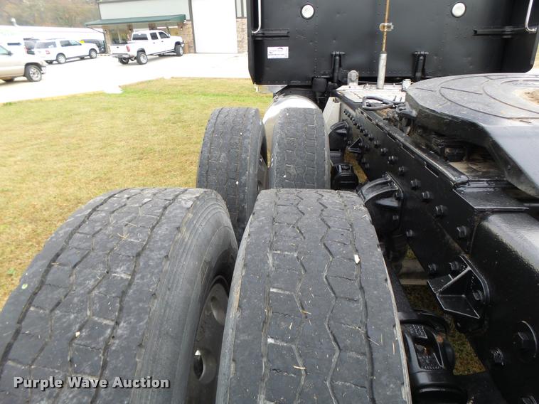 image for item K5630 1999 Peterbilt 379 semi truck