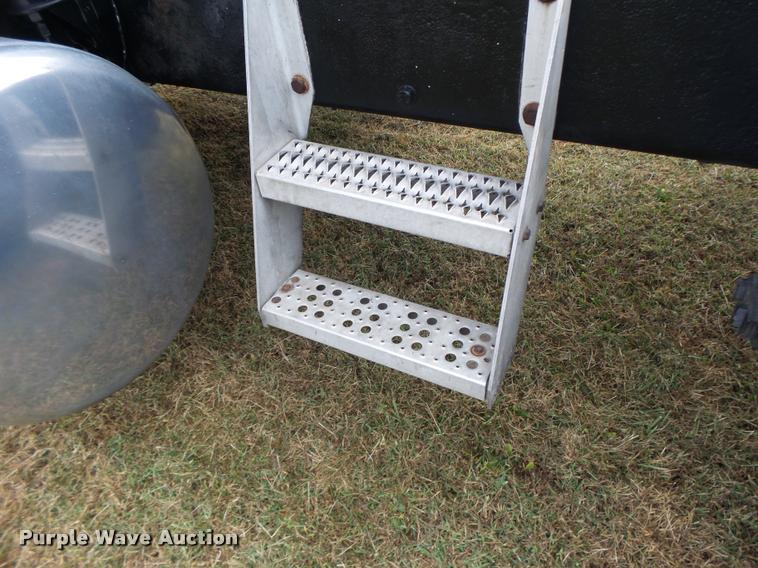 image for item K5630 1999 Peterbilt 379 semi truck