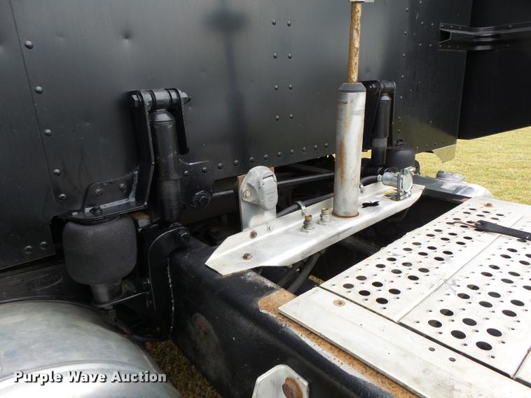 image for item K5630 1999 Peterbilt 379 semi truck