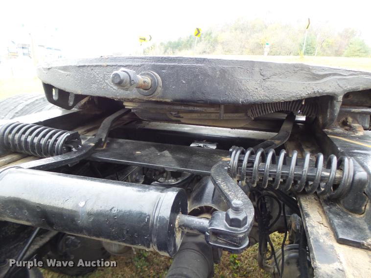 image for item K5630 1999 Peterbilt 379 semi truck