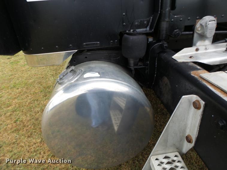 image for item K5630 1999 Peterbilt 379 semi truck