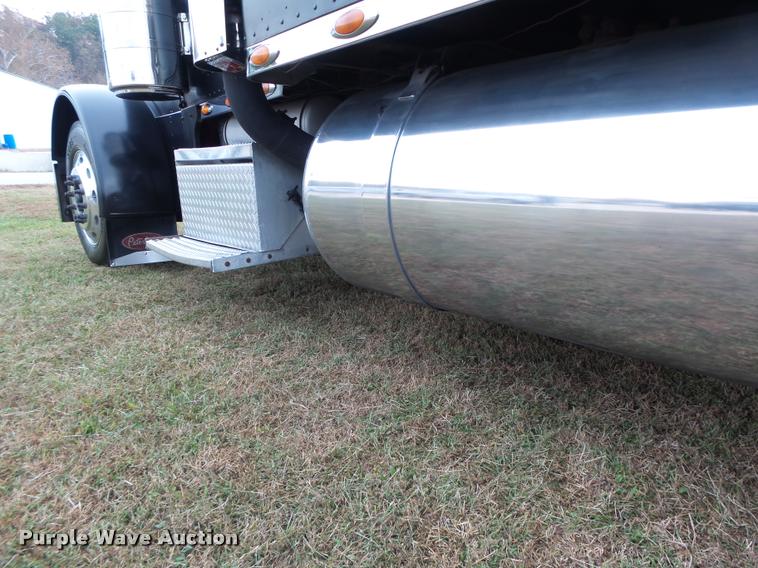 image for item K5630 1999 Peterbilt 379 semi truck
