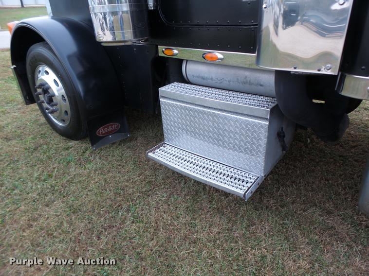 image for item K5630 1999 Peterbilt 379 semi truck