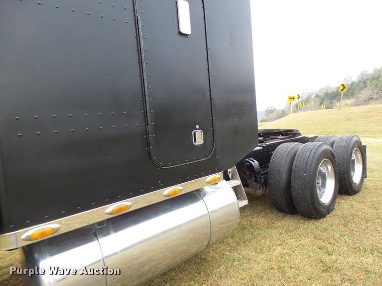 image for item K5630 1999 Peterbilt 379 semi truck