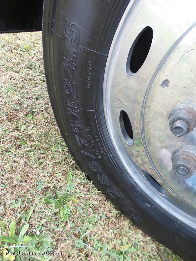 image for item K5630 1999 Peterbilt 379 semi truck