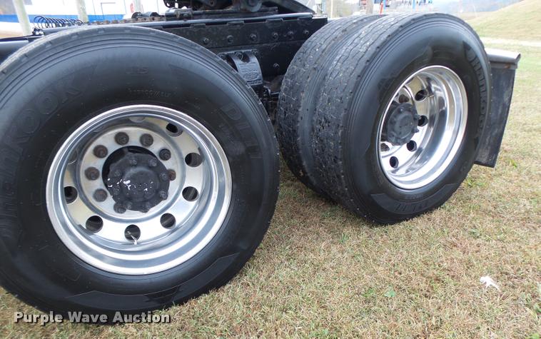 image for item K5630 1999 Peterbilt 379 semi truck