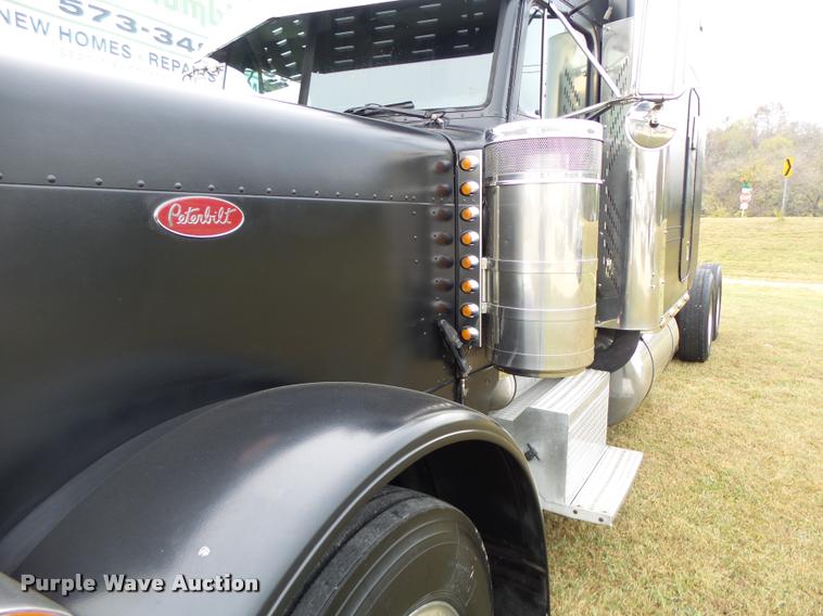 image for item K5630 1999 Peterbilt 379 semi truck