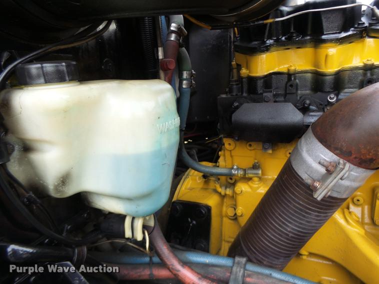 image for item K5630 1999 Peterbilt 379 semi truck