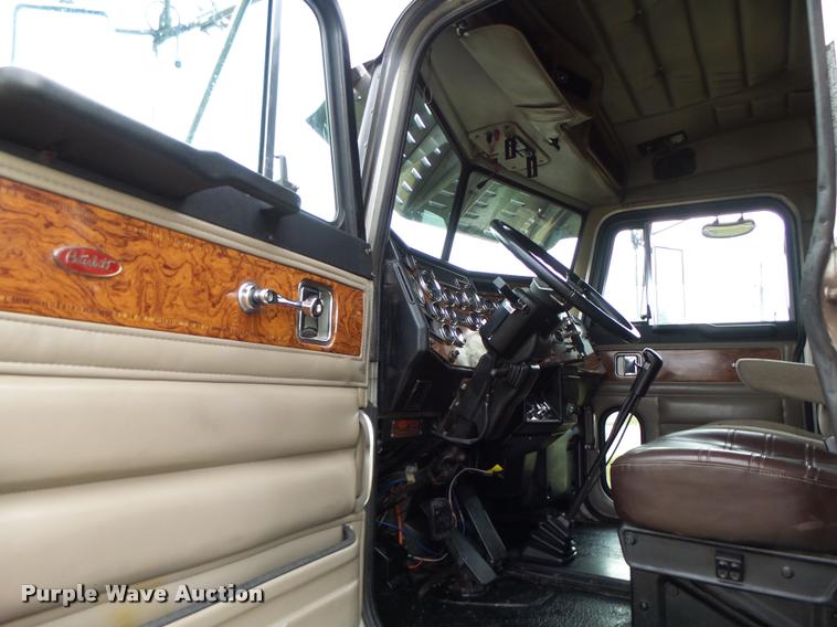 image for item K5630 1999 Peterbilt 379 semi truck