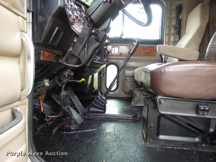 image for item K5630 1999 Peterbilt 379 semi truck