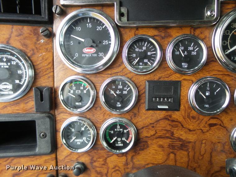 image for item K5630 1999 Peterbilt 379 semi truck