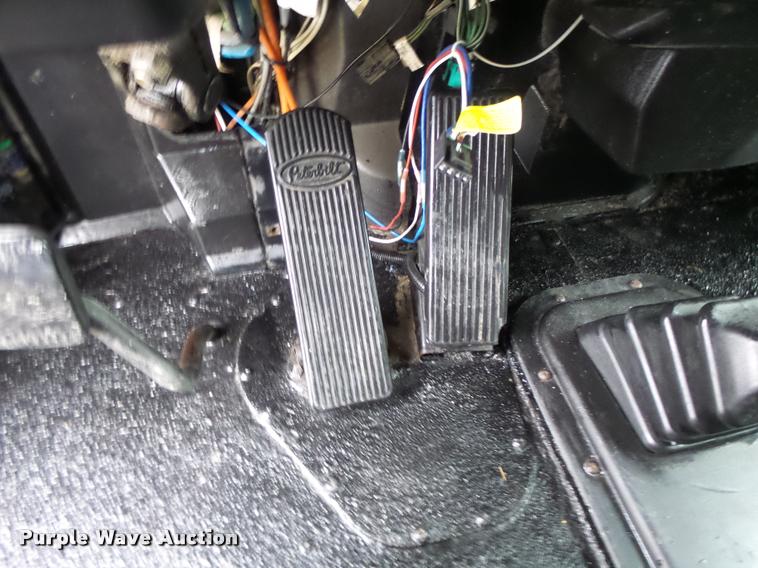 image for item K5630 1999 Peterbilt 379 semi truck