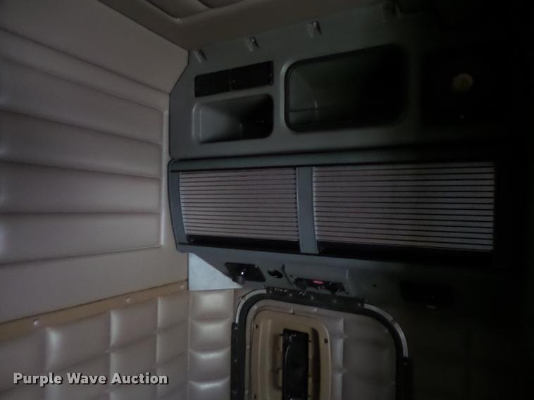 image for item K5630 1999 Peterbilt 379 semi truck