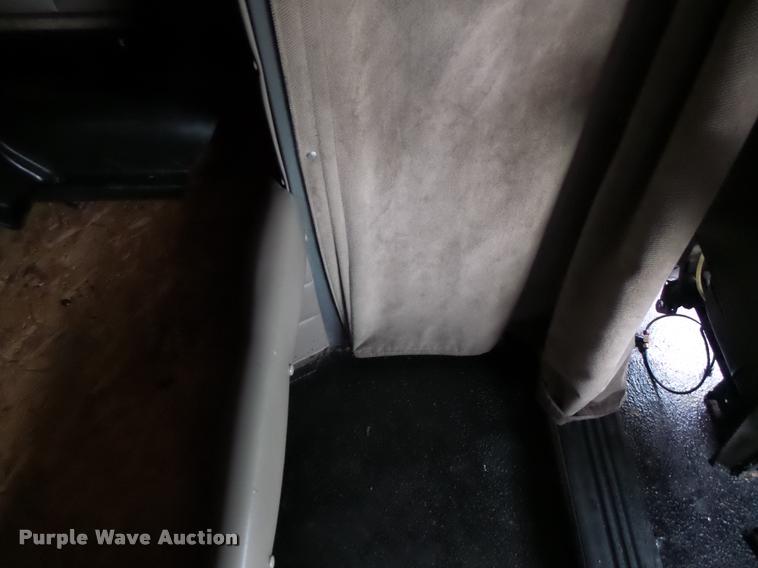 image for item K5630 1999 Peterbilt 379 semi truck