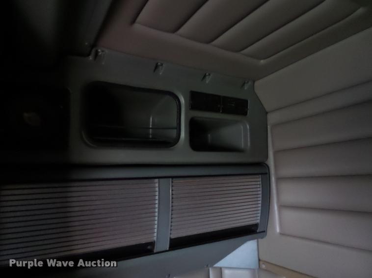 image for item K5630 1999 Peterbilt 379 semi truck