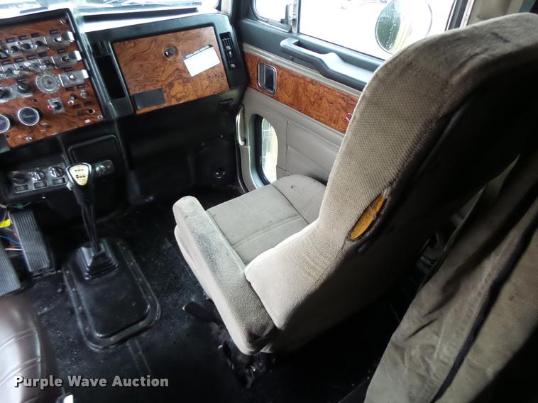 image for item K5630 1999 Peterbilt 379 semi truck