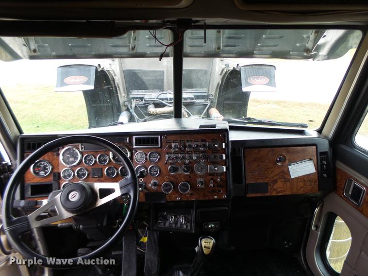 image for item K5630 1999 Peterbilt 379 semi truck