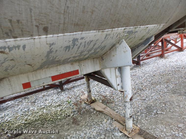 image for item K5656 1960 Heil tank trailer