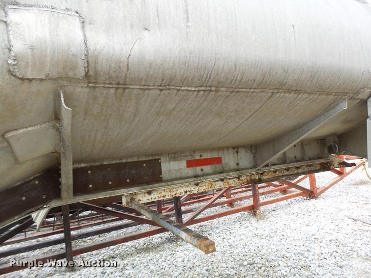 image for item K5656 1960 Heil tank trailer