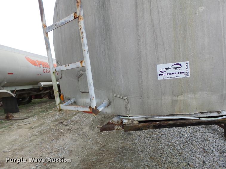 image for item K5656 1960 Heil tank trailer