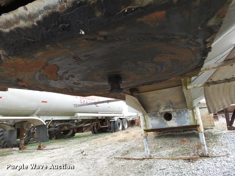 image for item K5656 1960 Heil tank trailer