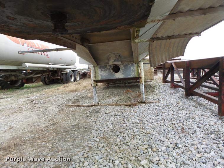 image for item K5656 1960 Heil tank trailer