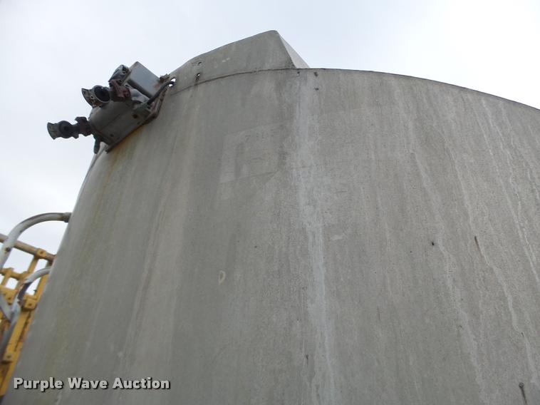 image for item K5656 1960 Heil tank trailer