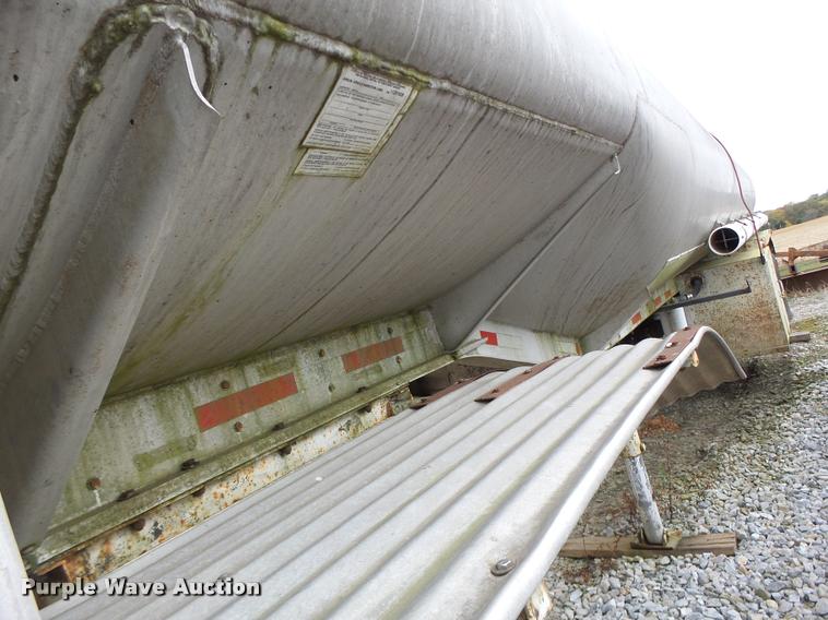 image for item K5656 1960 Heil tank trailer