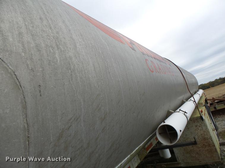 image for item K5656 1960 Heil tank trailer