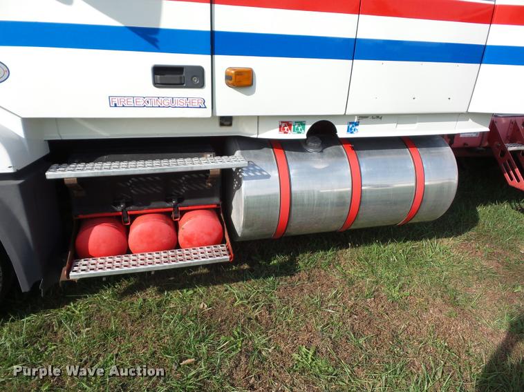 image for item L4448 2006 Volvo VNL semi truck