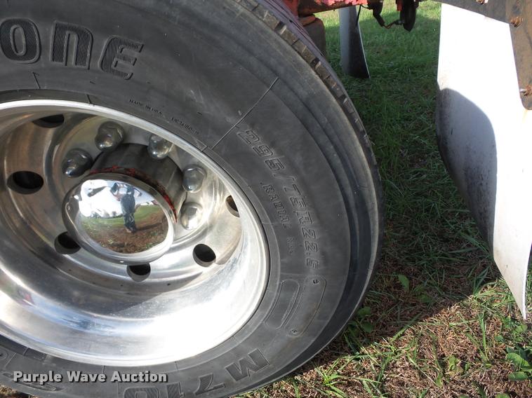 image for item L4448 2006 Volvo VNL semi truck