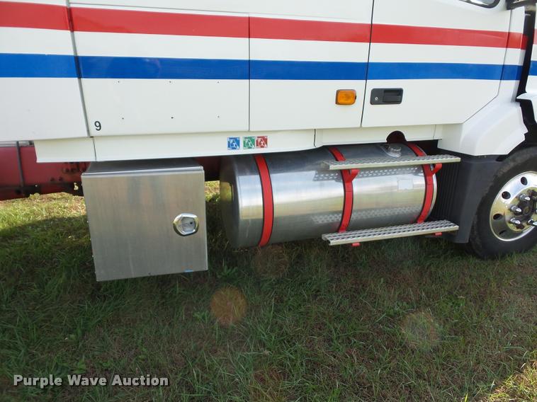 image for item L4448 2006 Volvo VNL semi truck