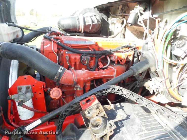 image for item L4448 2006 Volvo VNL semi truck