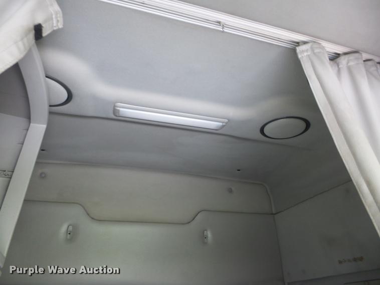 image for item L4448 2006 Volvo VNL semi truck