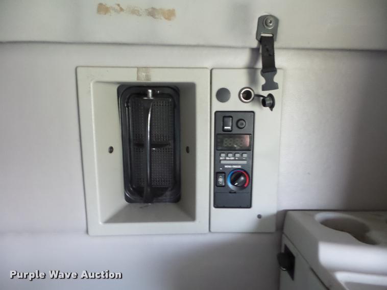 image for item L4448 2006 Volvo VNL semi truck