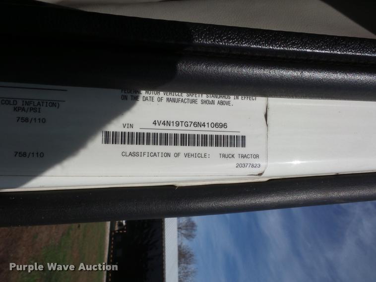 image for item L4448 2006 Volvo VNL semi truck