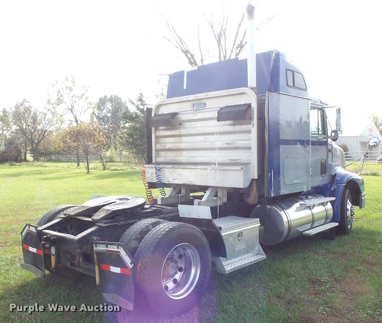 image for item L4449 1999 International 9200 semi truck