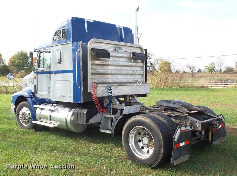 image for item L4449 1999 International 9200 semi truck